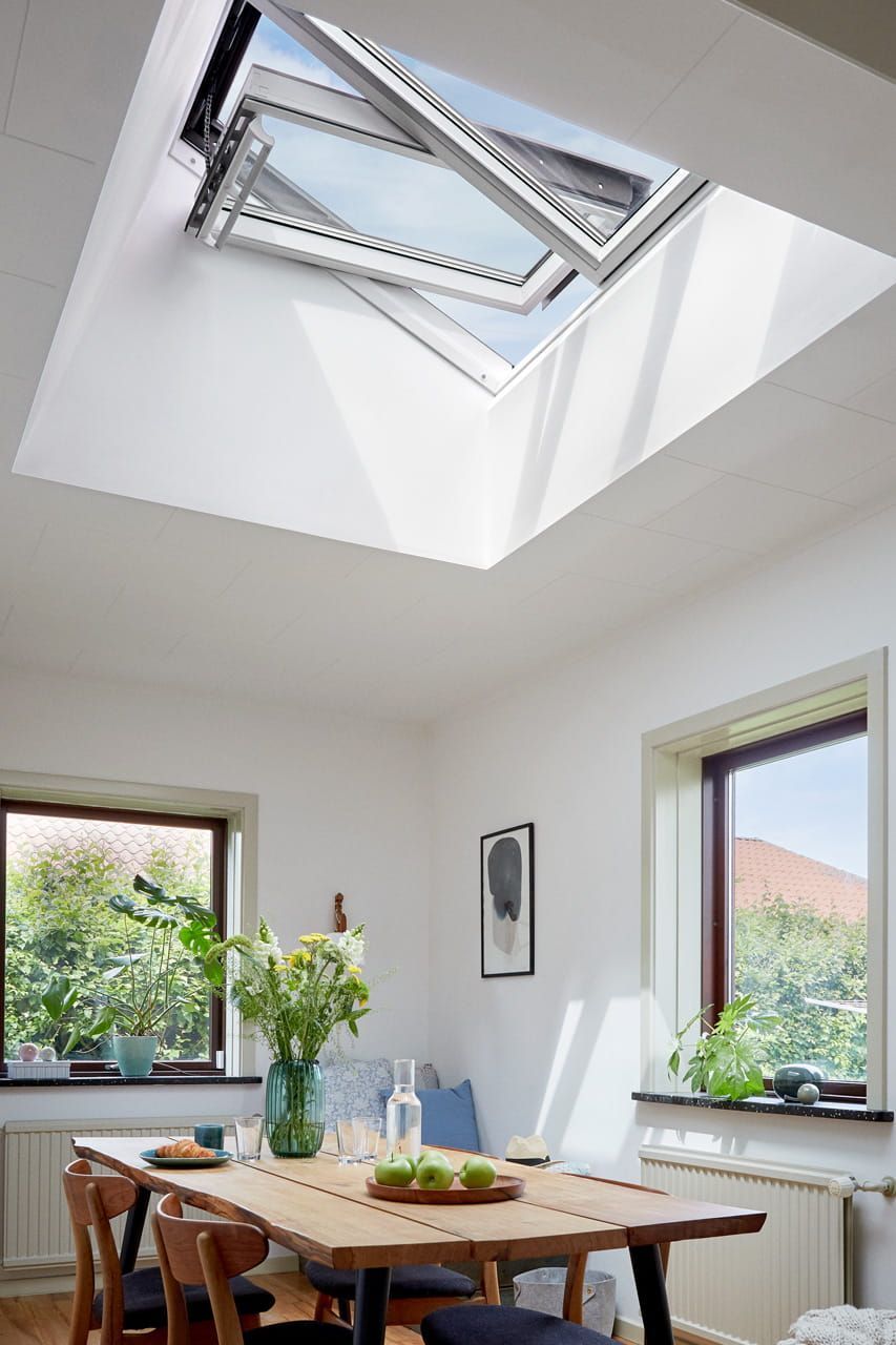 Мансардное окно Velux GLU 006430 на солнечной батарее Фелиз Хаус