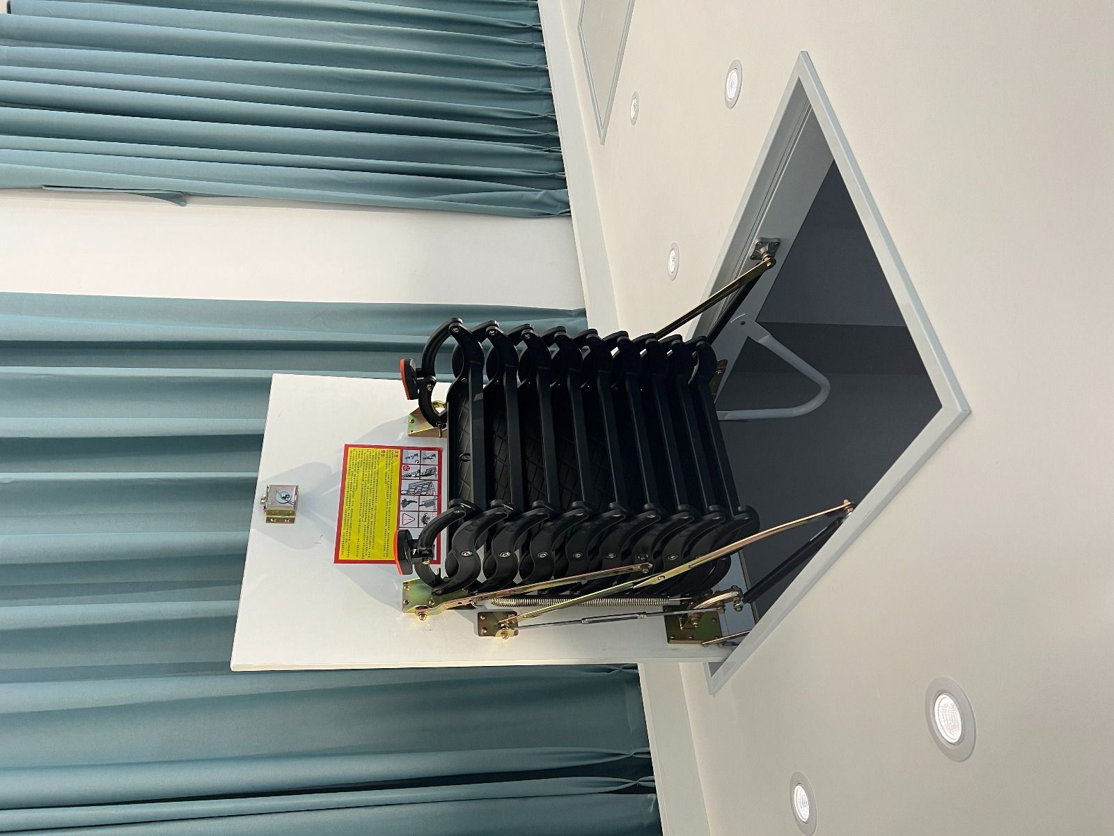 Чердачная лестница FAKRO LCS (CH)